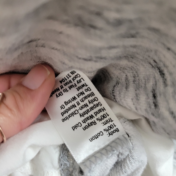 Chip & Pepper marled ruffle hem sweatshirt size medium - Picture 8 of 8